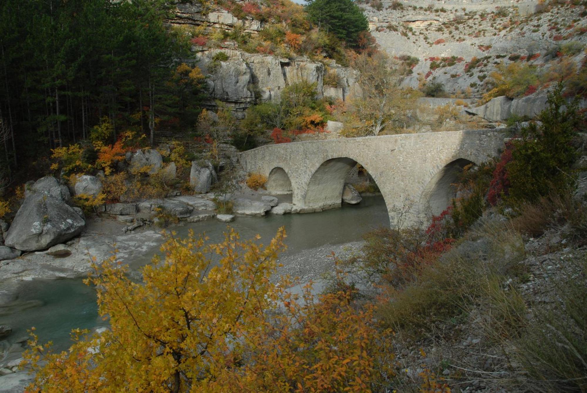 Appartement Entre Sisteron Et Gorges De La Meouge " Les Hauts De Toscane " Ribiers Exterior foto